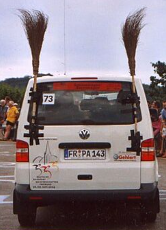 Coche escoba